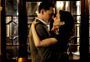 the_deep_blue_sea_image_tom_hiddleston_rachel_weisz_01